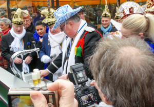 Hubert met Blauwe Hoed op Blauwe Steen