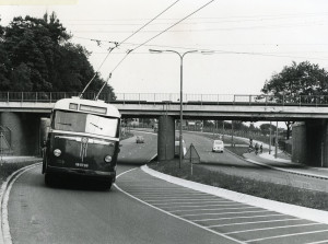 Trolleybus 103 op lijn 1 Arnhem - Oosterbeek (GA 7449 - Fotograaf onbekend)